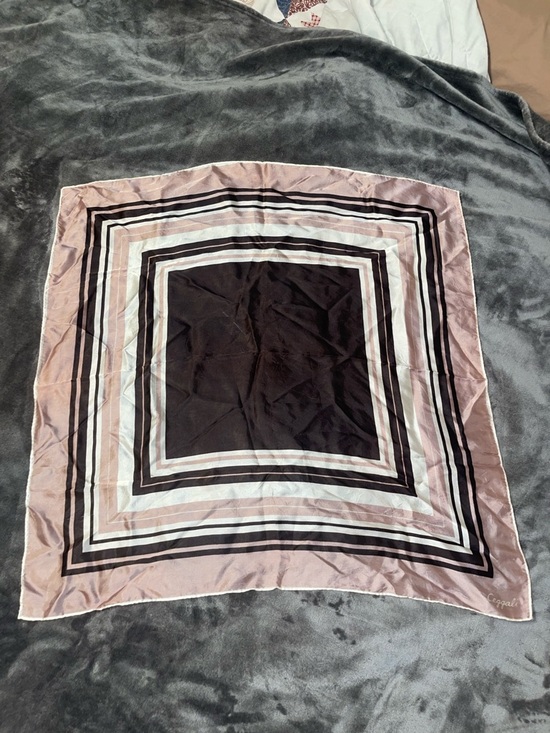ceggali Accessories - Vtg CEGGALI geometric boarder scarf. Pink/brown 27x27